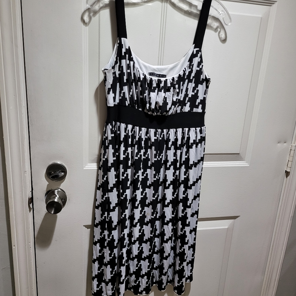 Dress - Picture 3 of 4